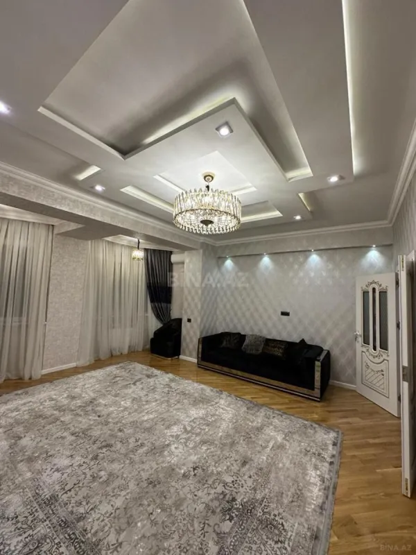 Satılır 3 otaqlı mənzil 125 m²