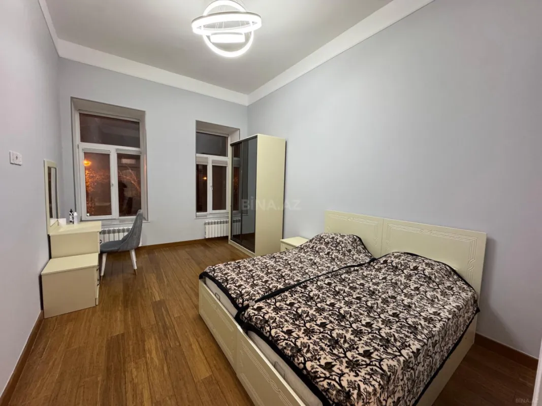 Kirayə verilir 2 otaqlı mənzil 90 m²