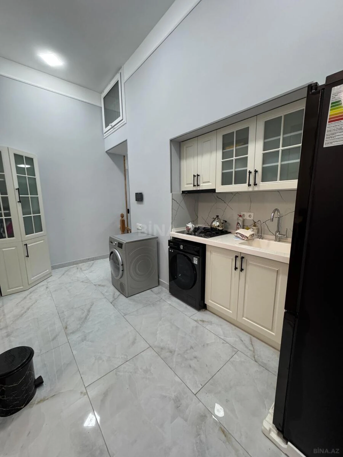 Kirayə verilir 2 otaqlı mənzil 90 m²