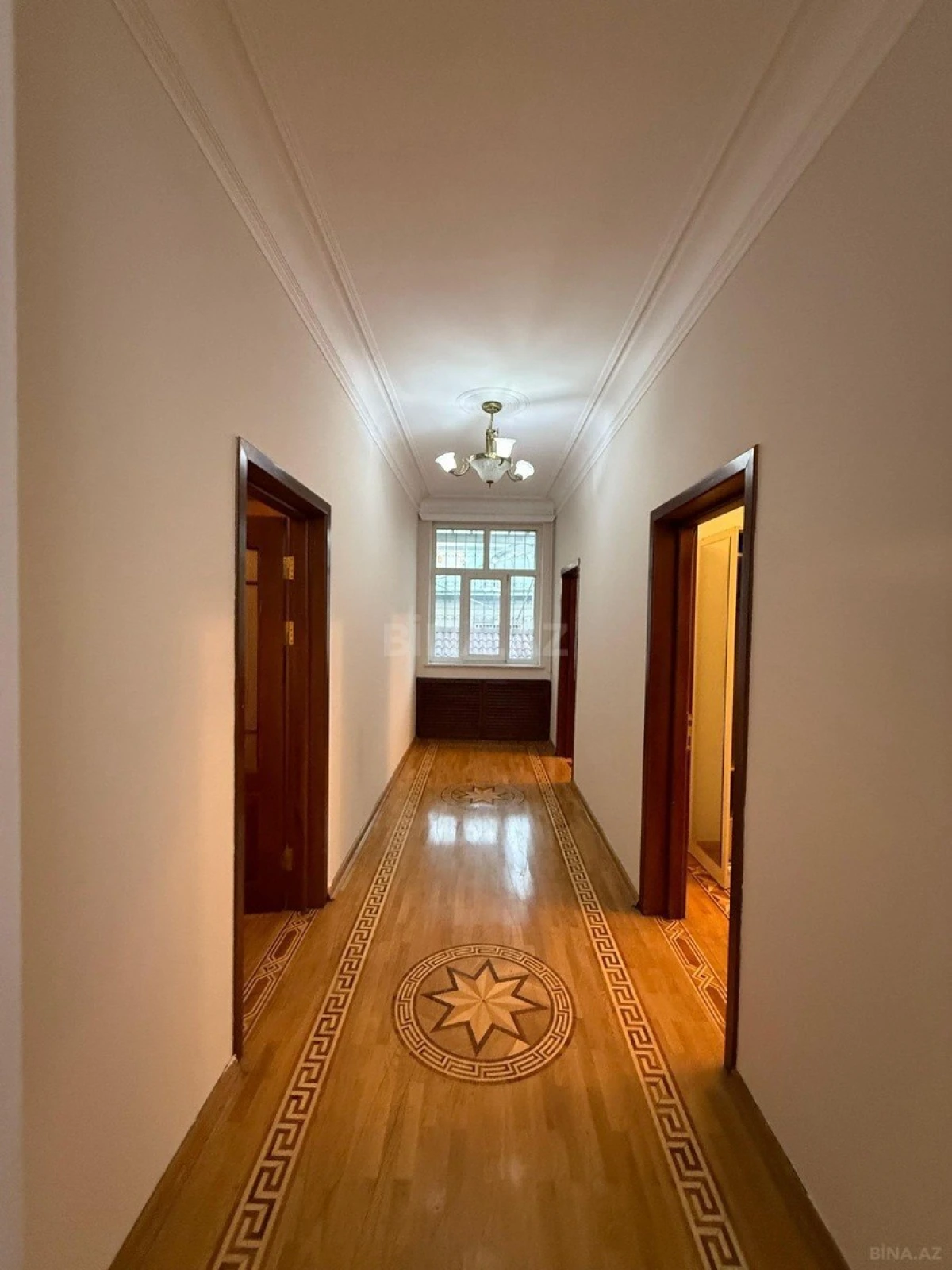 Kirayə verilir 9 otaqlı həyət evi 700 m²