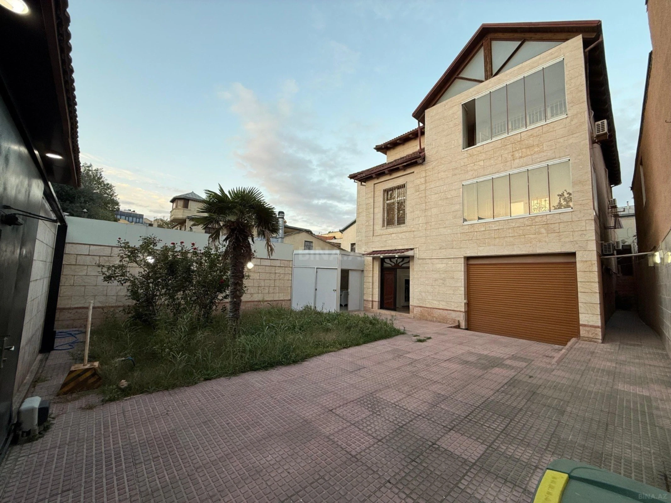 Kirayə verilir 9 otaqlı həyət evi 700 m²