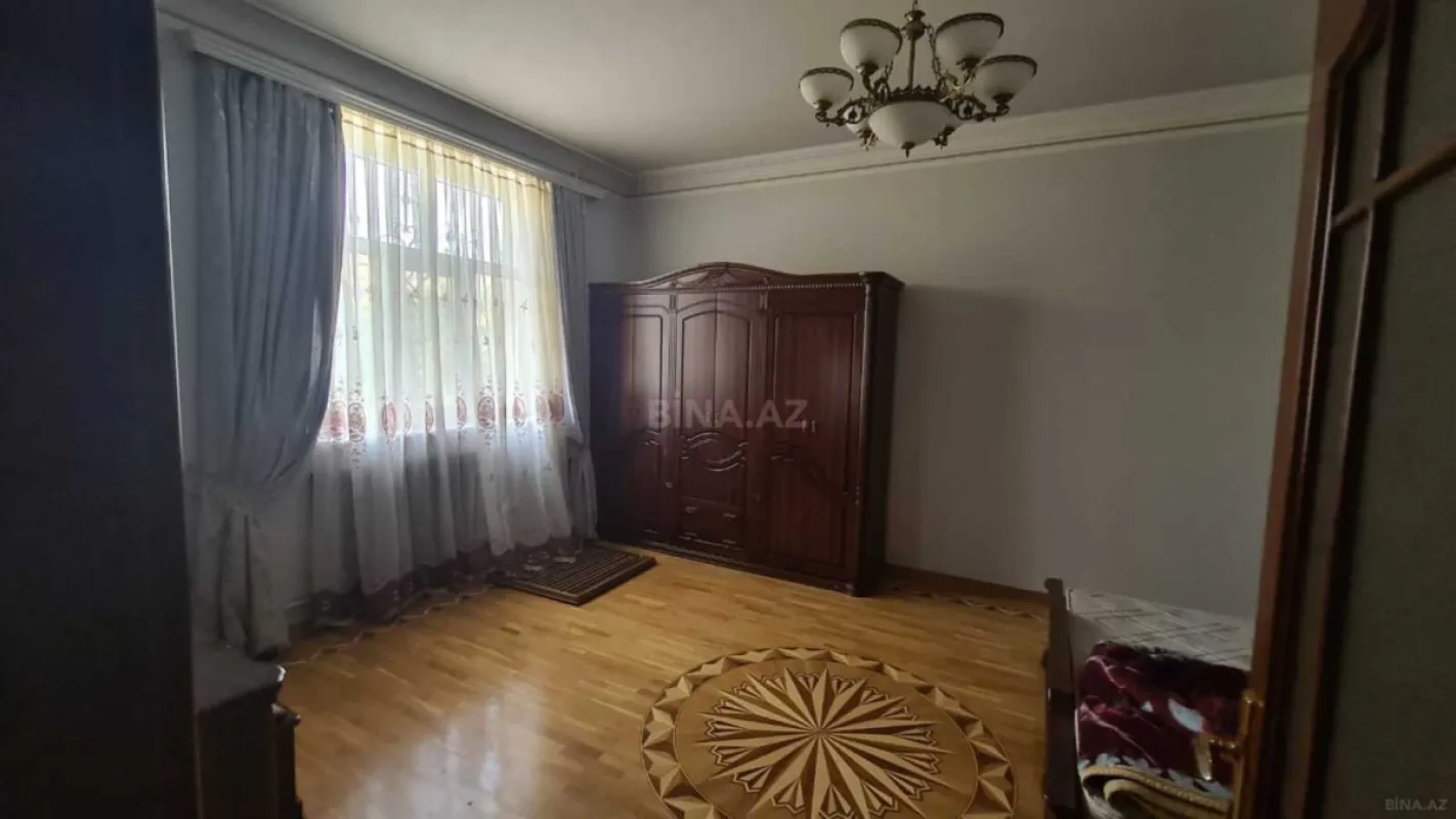 Kirayə verilir 9 otaqlı həyət evi 700 m²