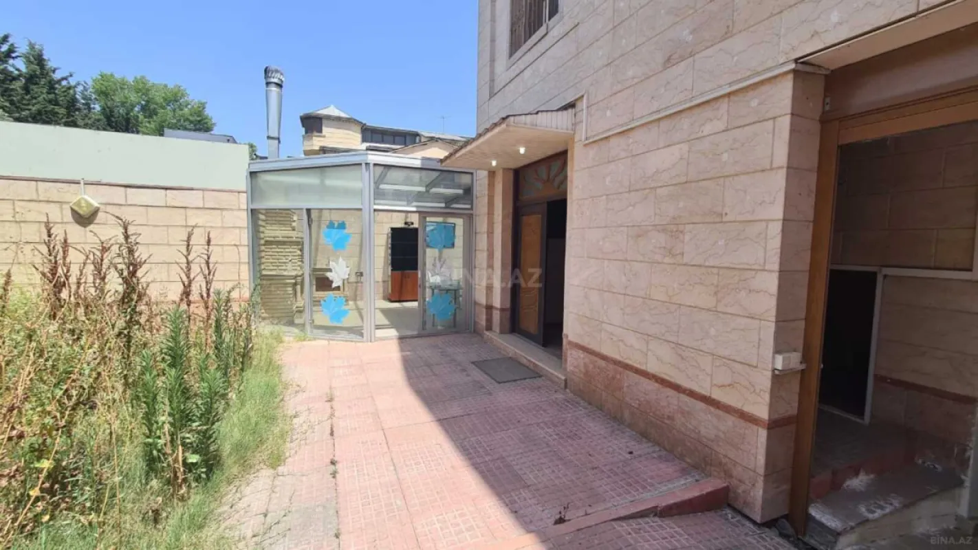 Kirayə verilir 9 otaqlı həyət evi 700 m²