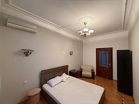 Kirayə verilir 9 otaqlı həyət evi 700 m²