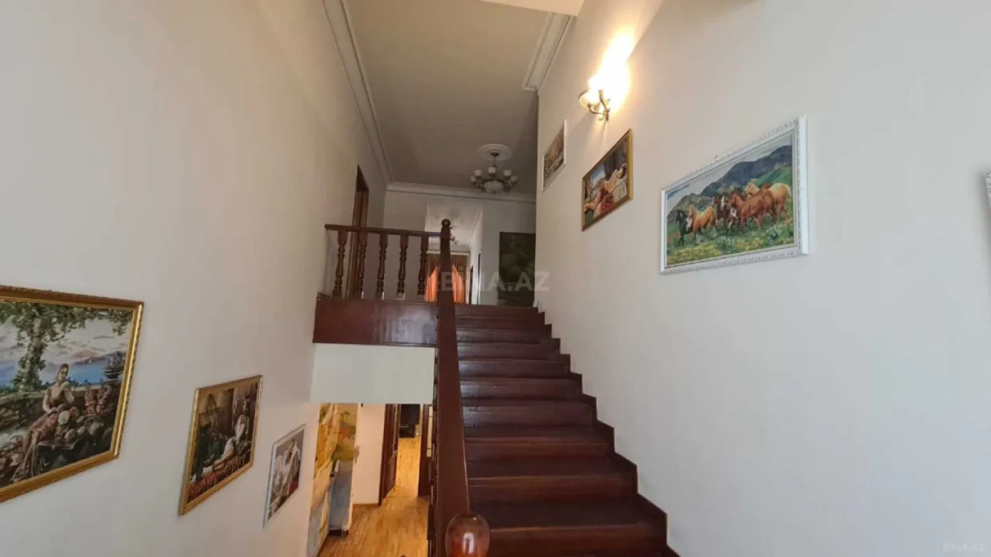 Kirayə verilir 9 otaqlı həyət evi 700 m²
