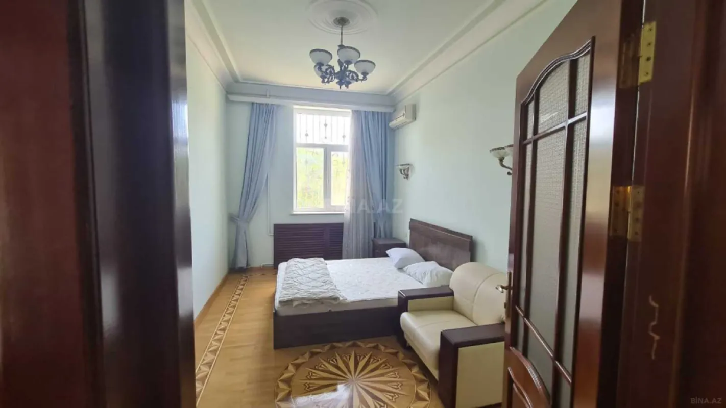 Kirayə verilir 9 otaqlı həyət evi 700 m²