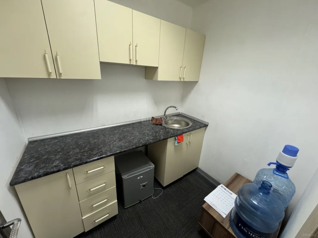 Kirayə verilir 3 otaqlı ofis 95 m²