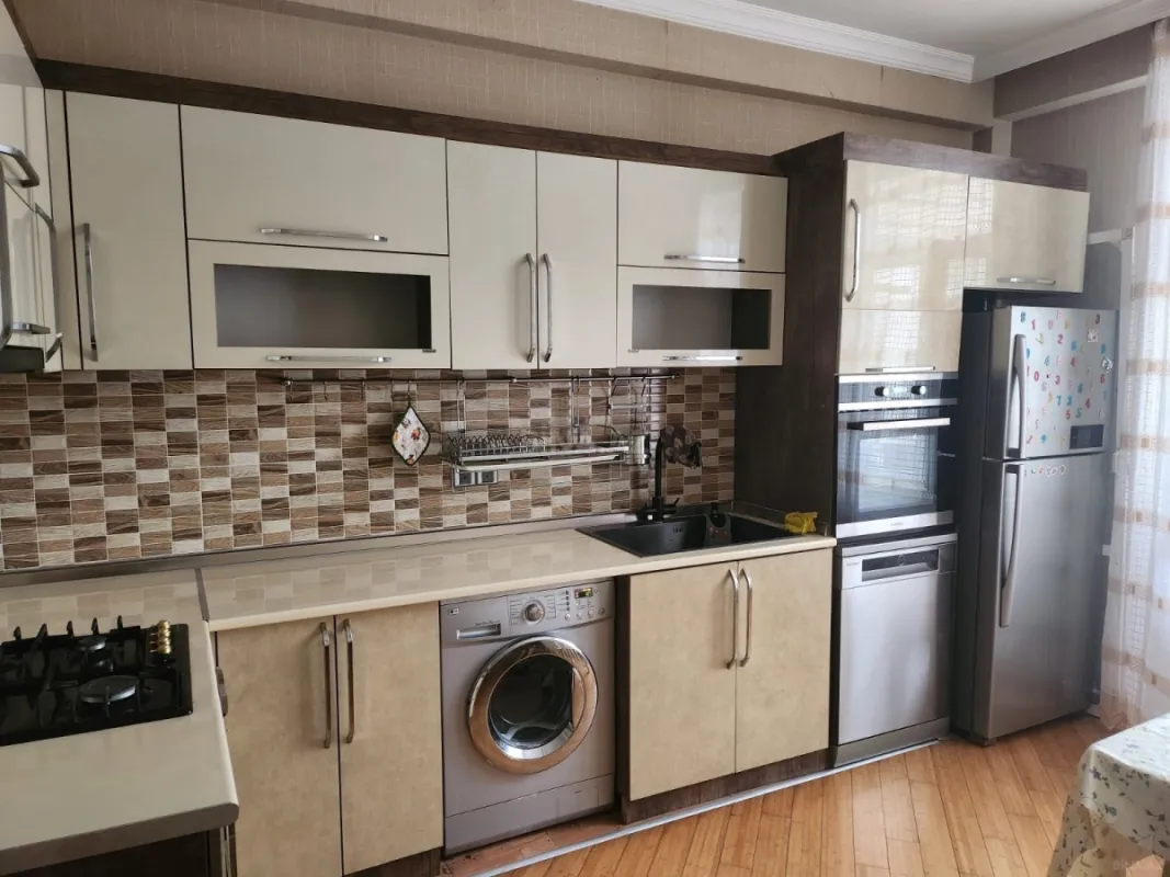 Satılır 3 otaqlı mənzil 120 m²