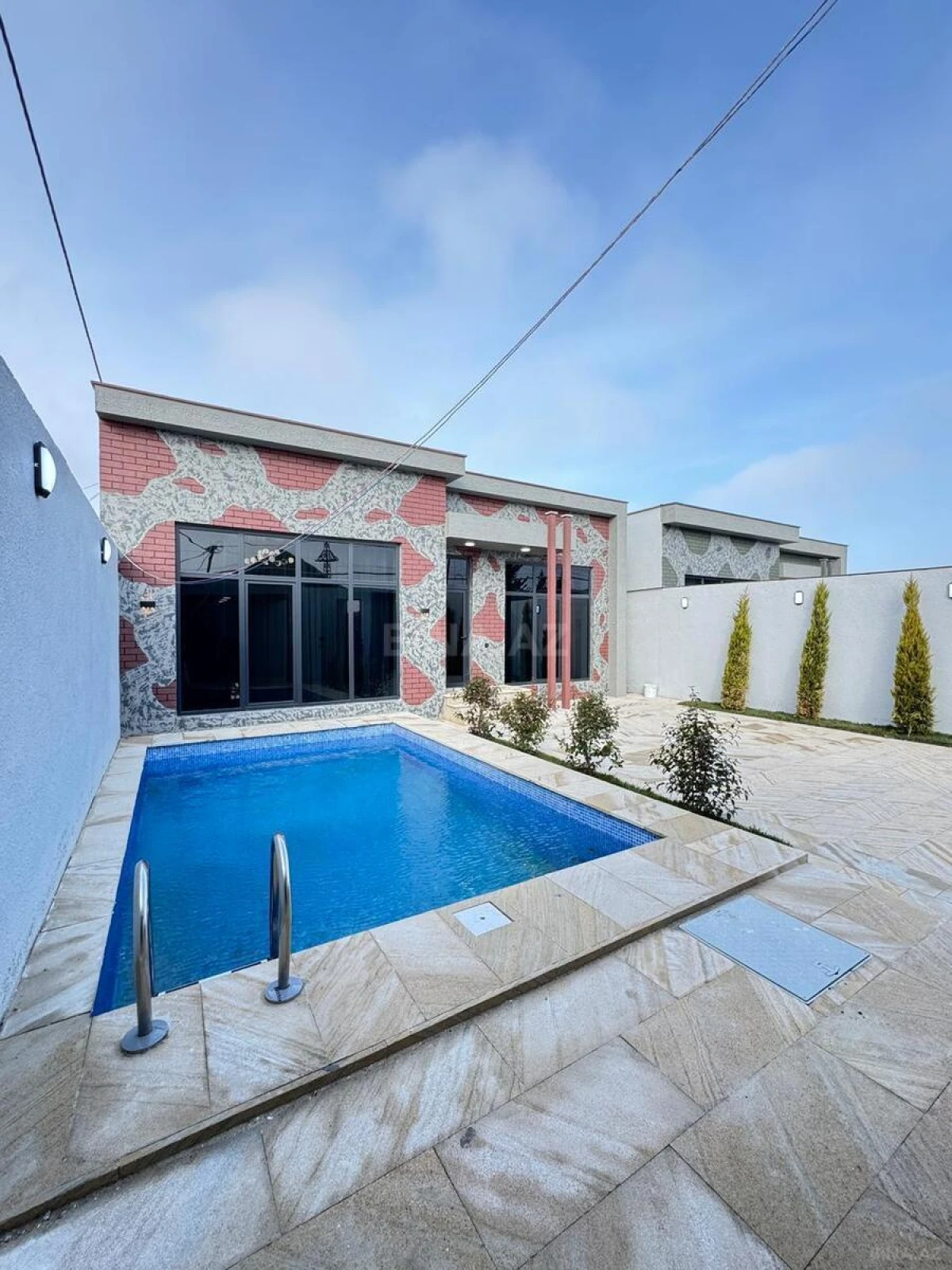 Satılır 4 otaqlı həyət evi 170 m²