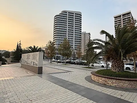 Satılır 4 otaqlı mənzil 220 m² — Bakı 4 otaq 220.00 m²