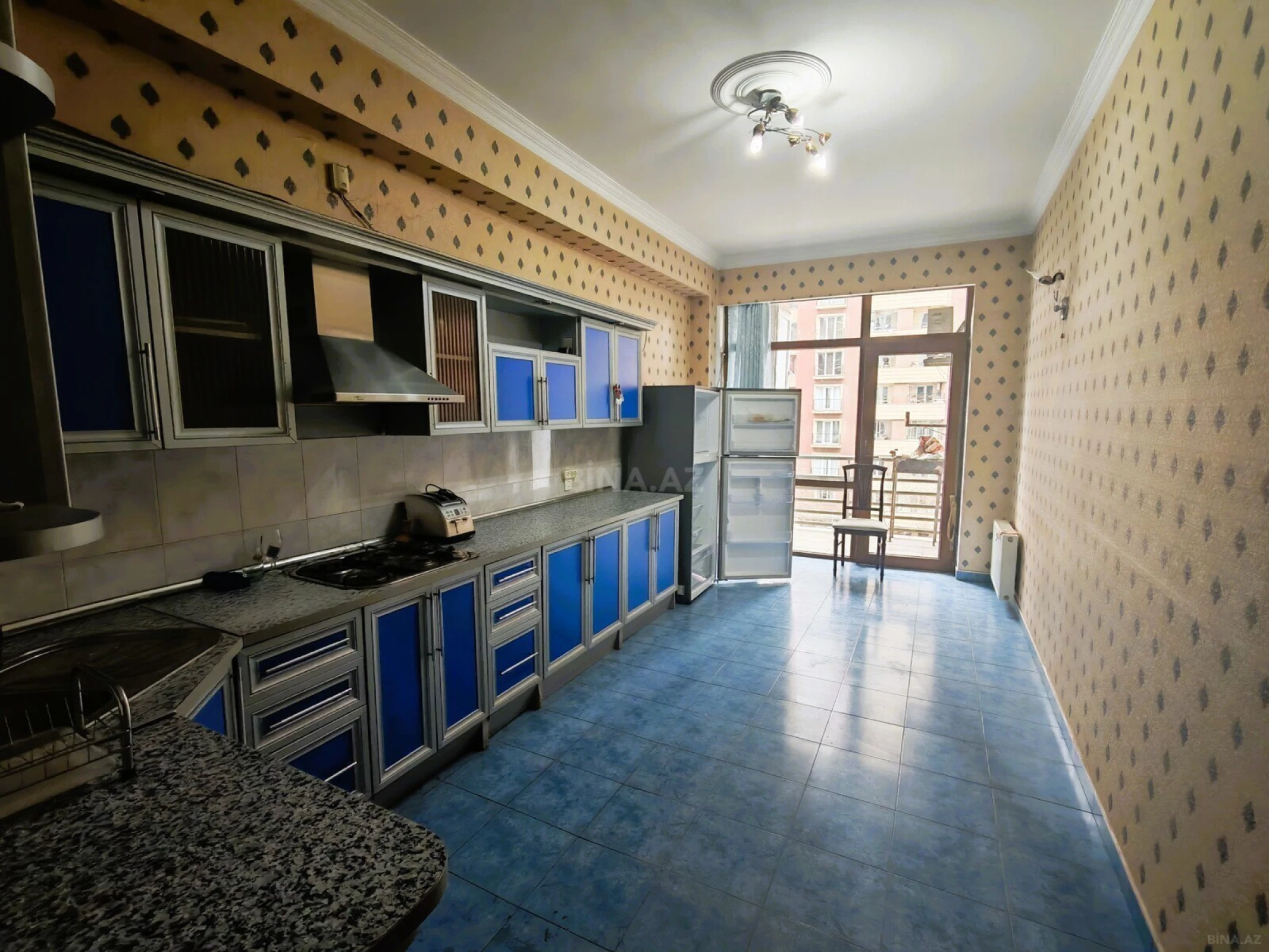 Satılır 4 otaqlı mənzil 180 m²