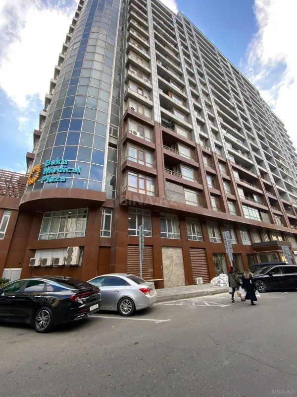 Satılır 4 otaqlı mənzil 180 m²