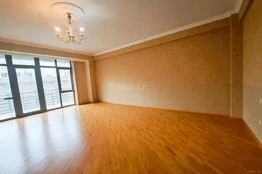 Satılır 4 otaqlı mənzil 180 m²