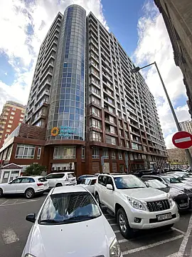 Satılır 4 otaqlı mənzil 180 m² — Bakı, İnşaatçılar 4 otaq 180.00 m²