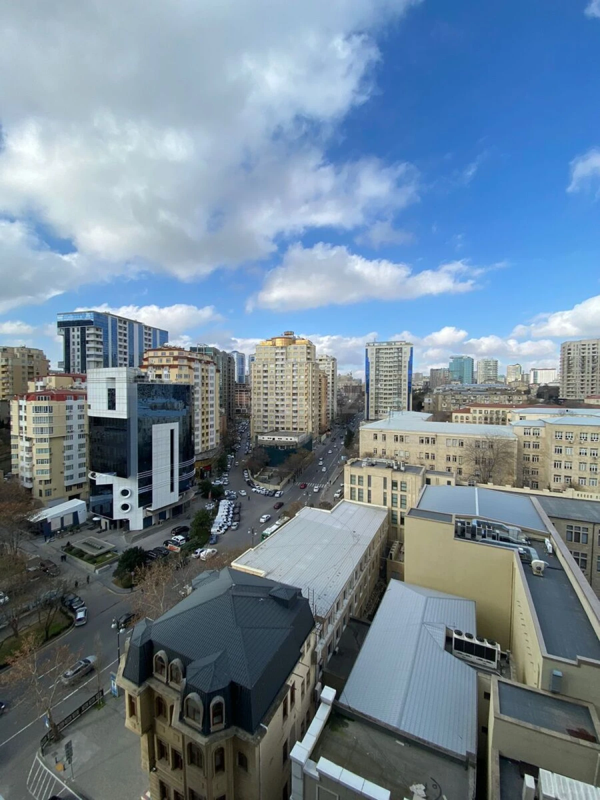 Satılır 4 otaqlı mənzil 180 m²