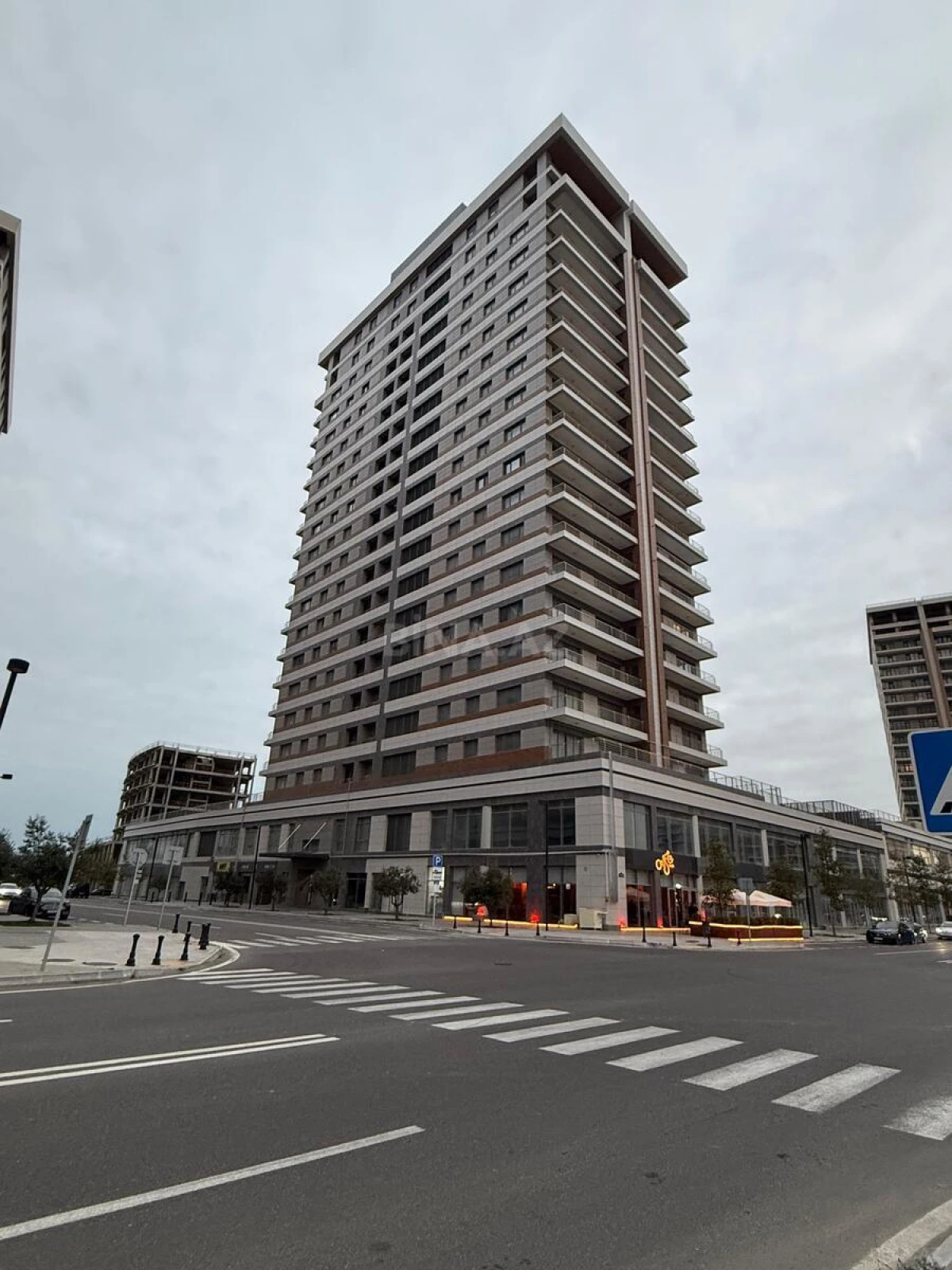 Satılır 3 otaqlı mənzil 164 m²