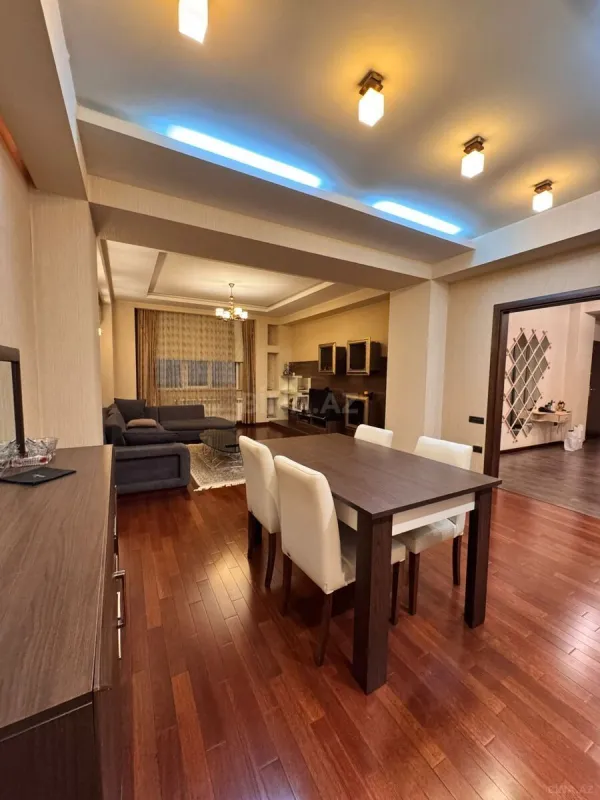 Satılır 3 otaqlı mənzil 157 m²