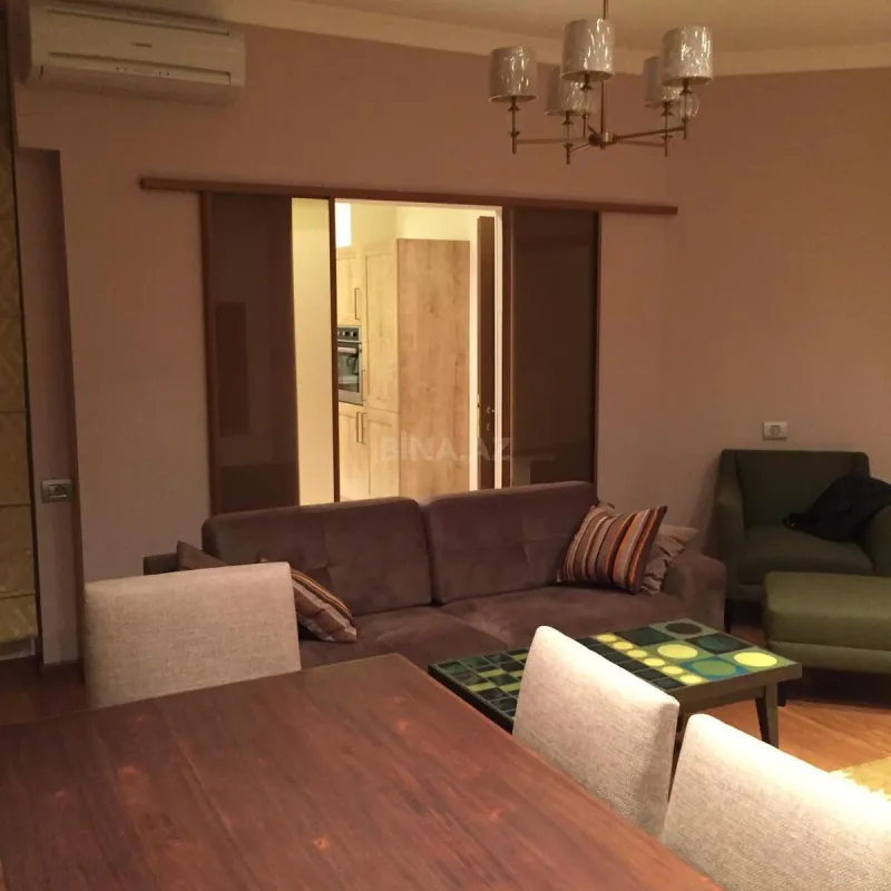 Satılır 3 otaqlı mənzil 107 m²
