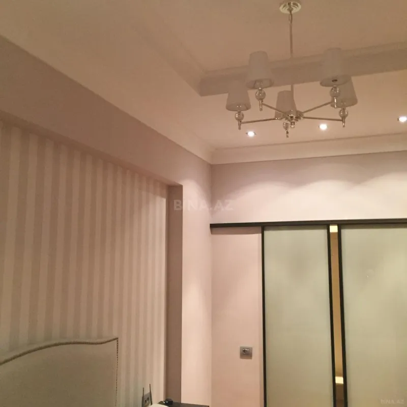 Satılır 3 otaqlı mənzil 107 m²