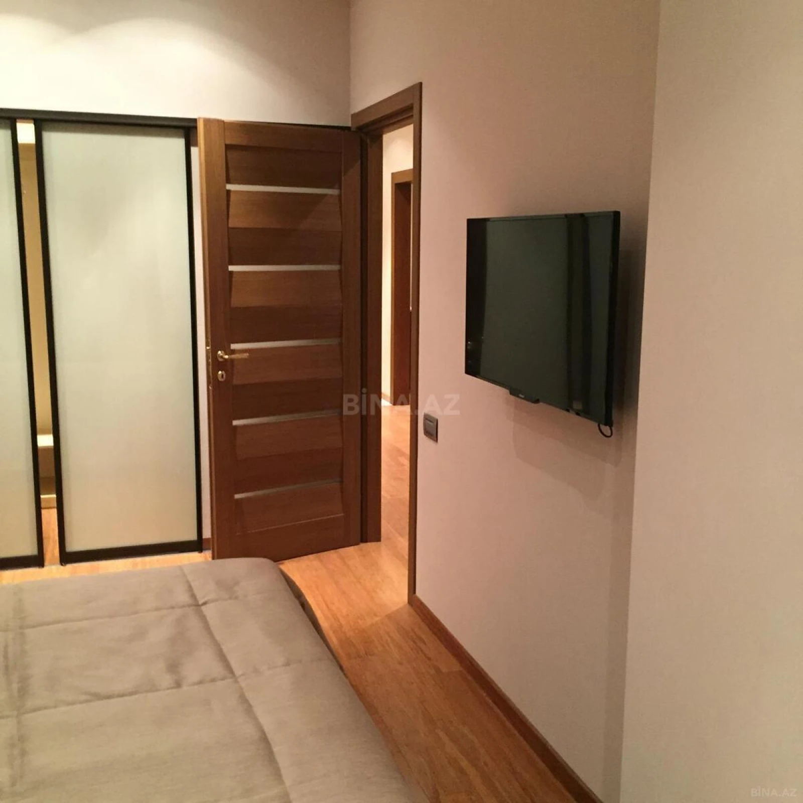 Satılır 3 otaqlı mənzil 107 m²