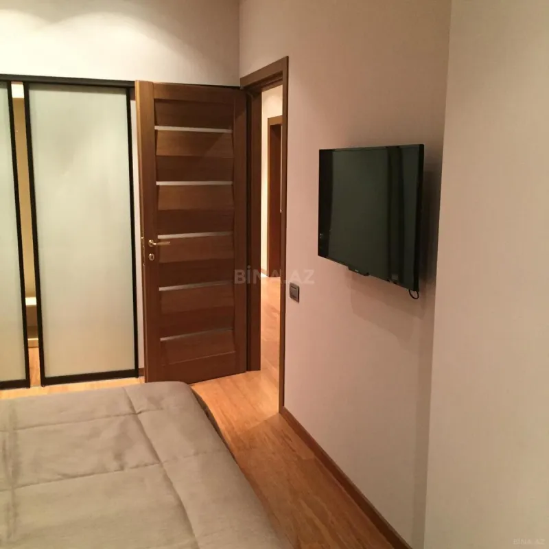 Satılır 3 otaqlı mənzil 107 m²