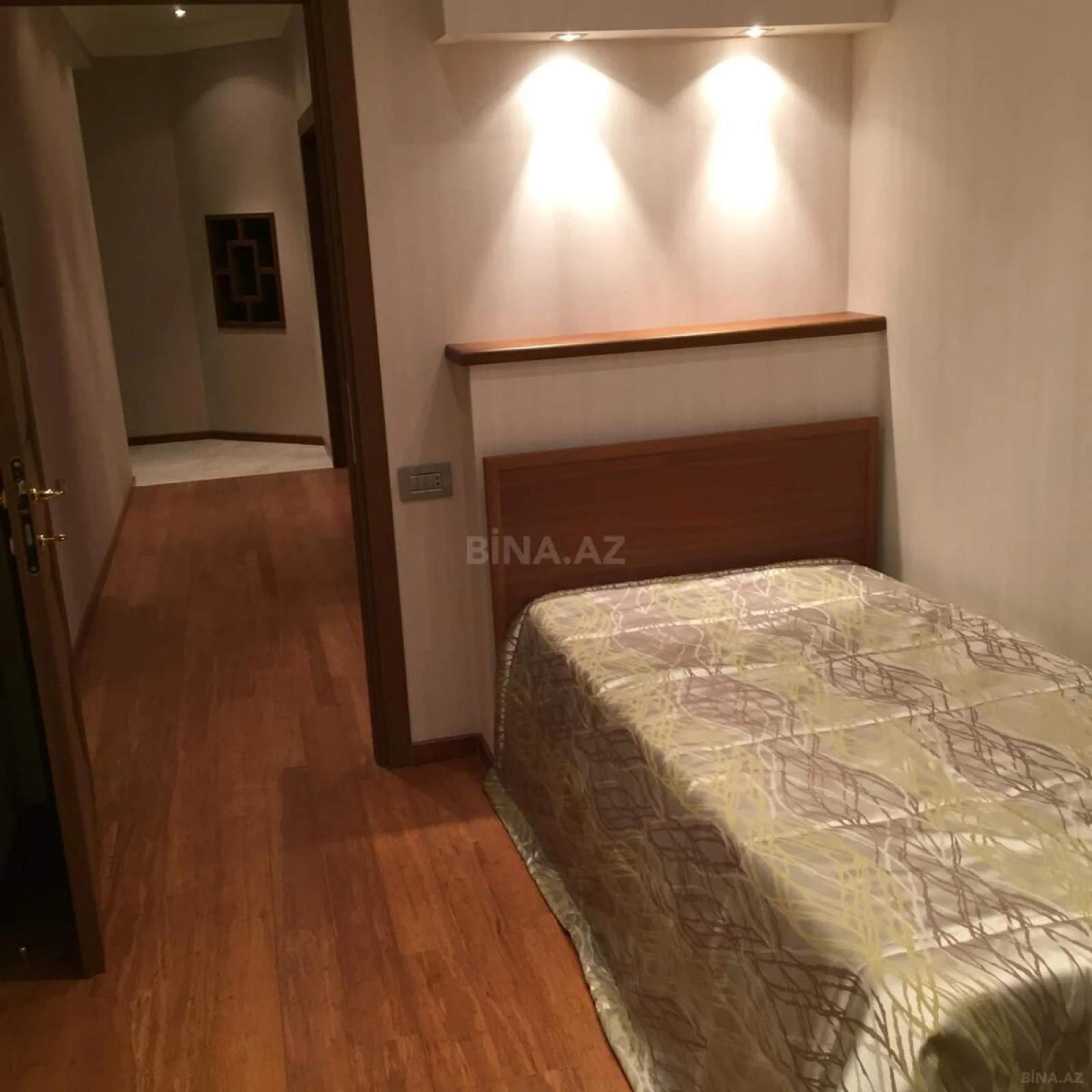 Satılır 3 otaqlı mənzil 107 m²