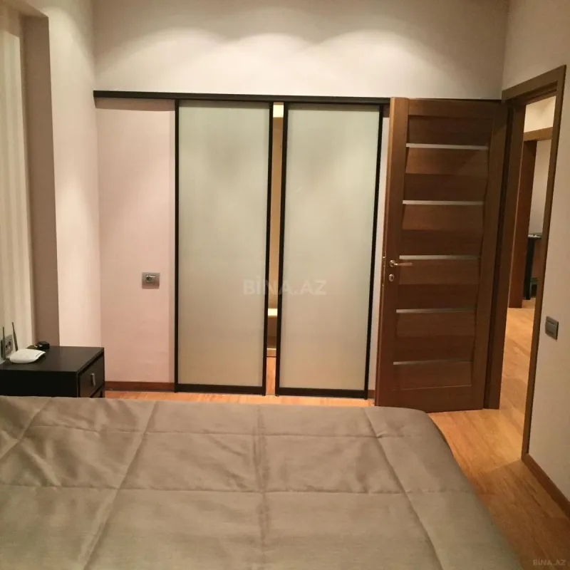 Satılır 3 otaqlı mənzil 107 m²