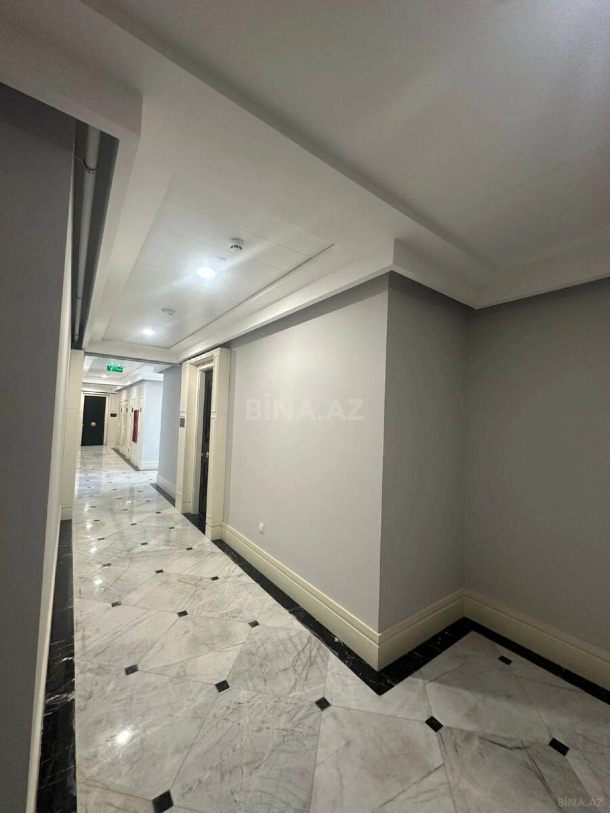 Satılır 4 otaqlı mənzil 184 m²