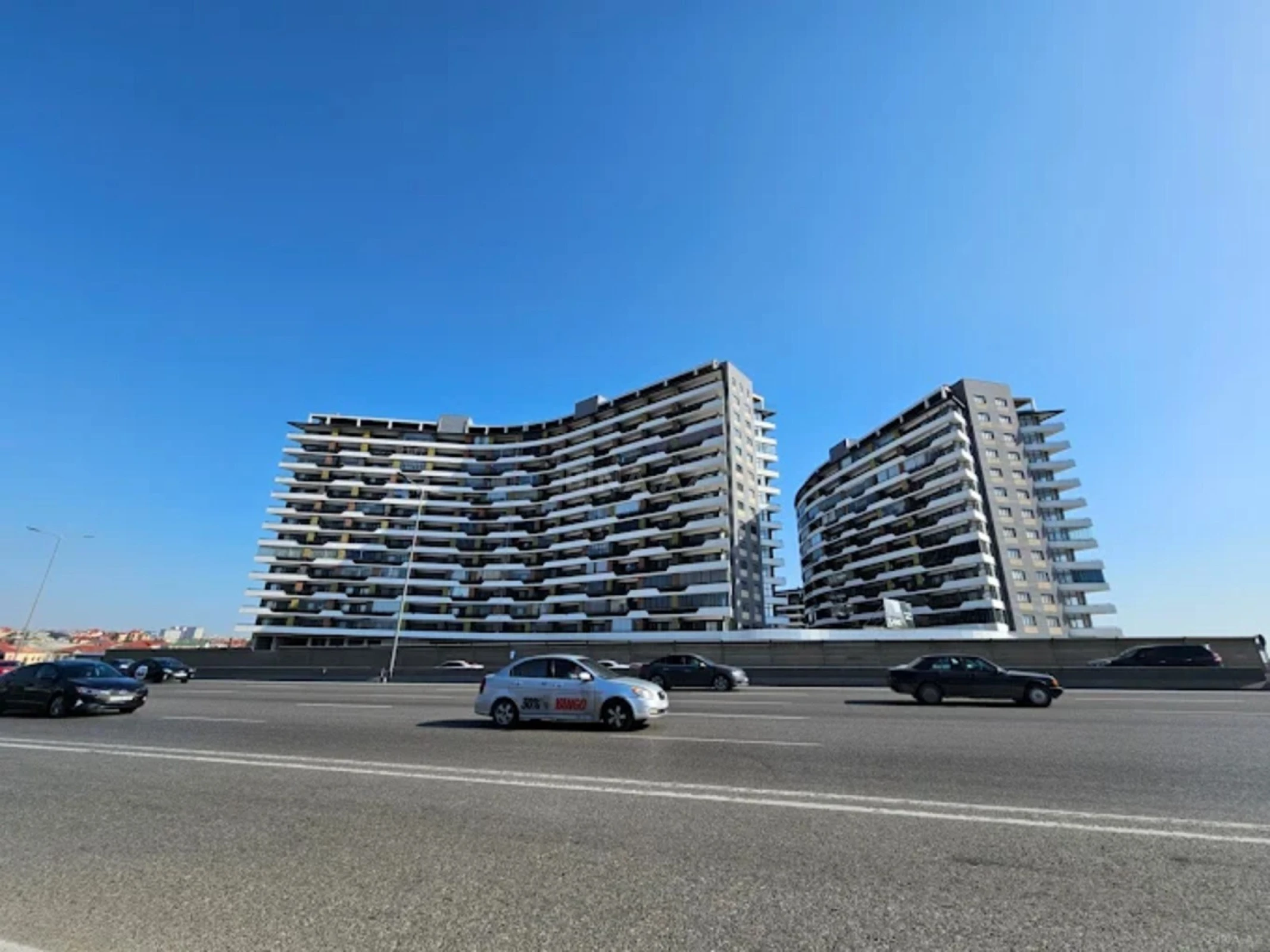 Satılır 2 otaqlı mənzil 92 m²