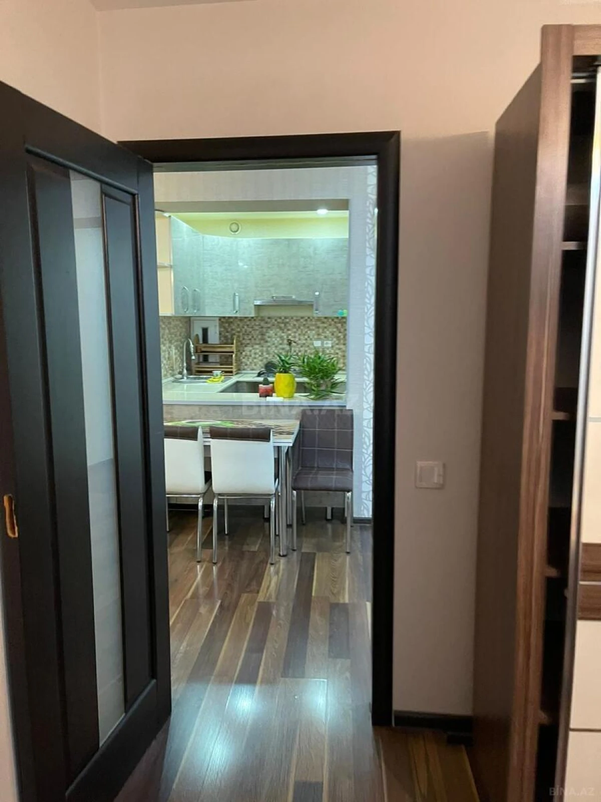 Satılır 2 otaqlı mənzil 67 m²