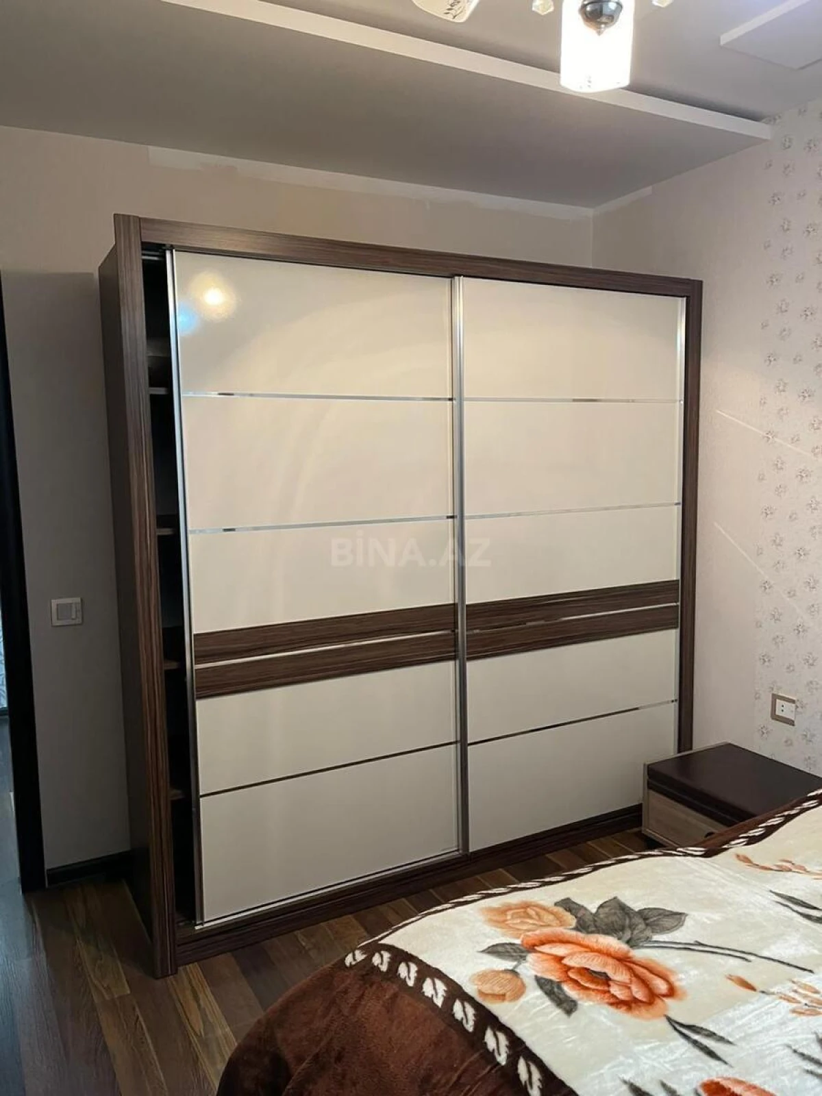 Satılır 2 otaqlı mənzil 67 m²
