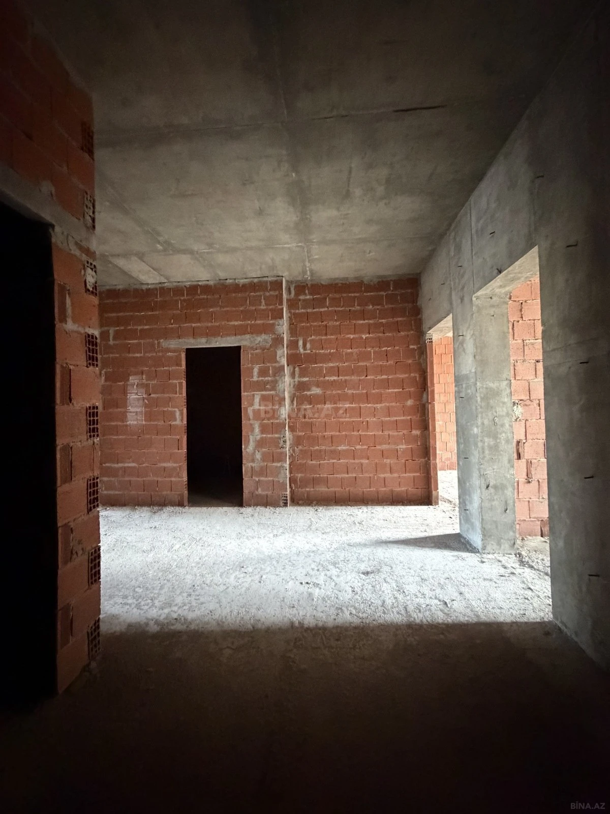 Satılır 3 otaqlı mənzil 138 m²