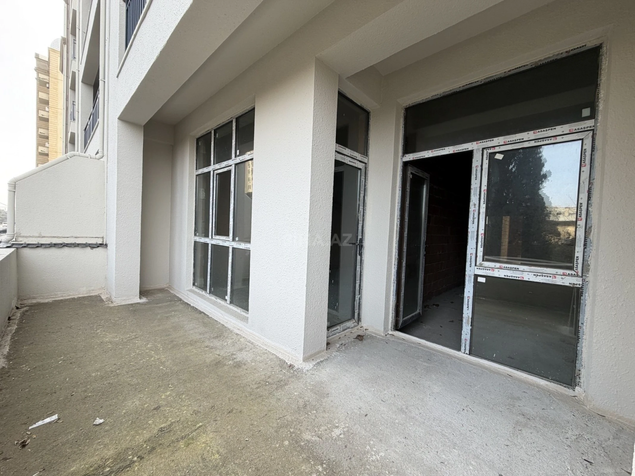 Satılır 3 otaqlı mənzil 138 m²