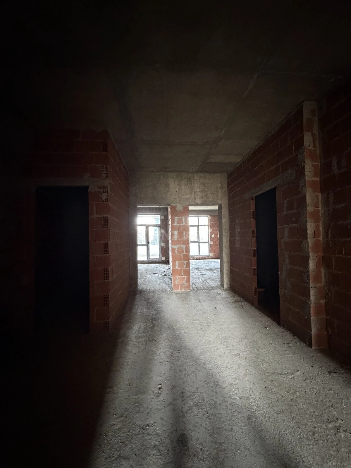 Satılır 3 otaqlı mənzil 138 m²