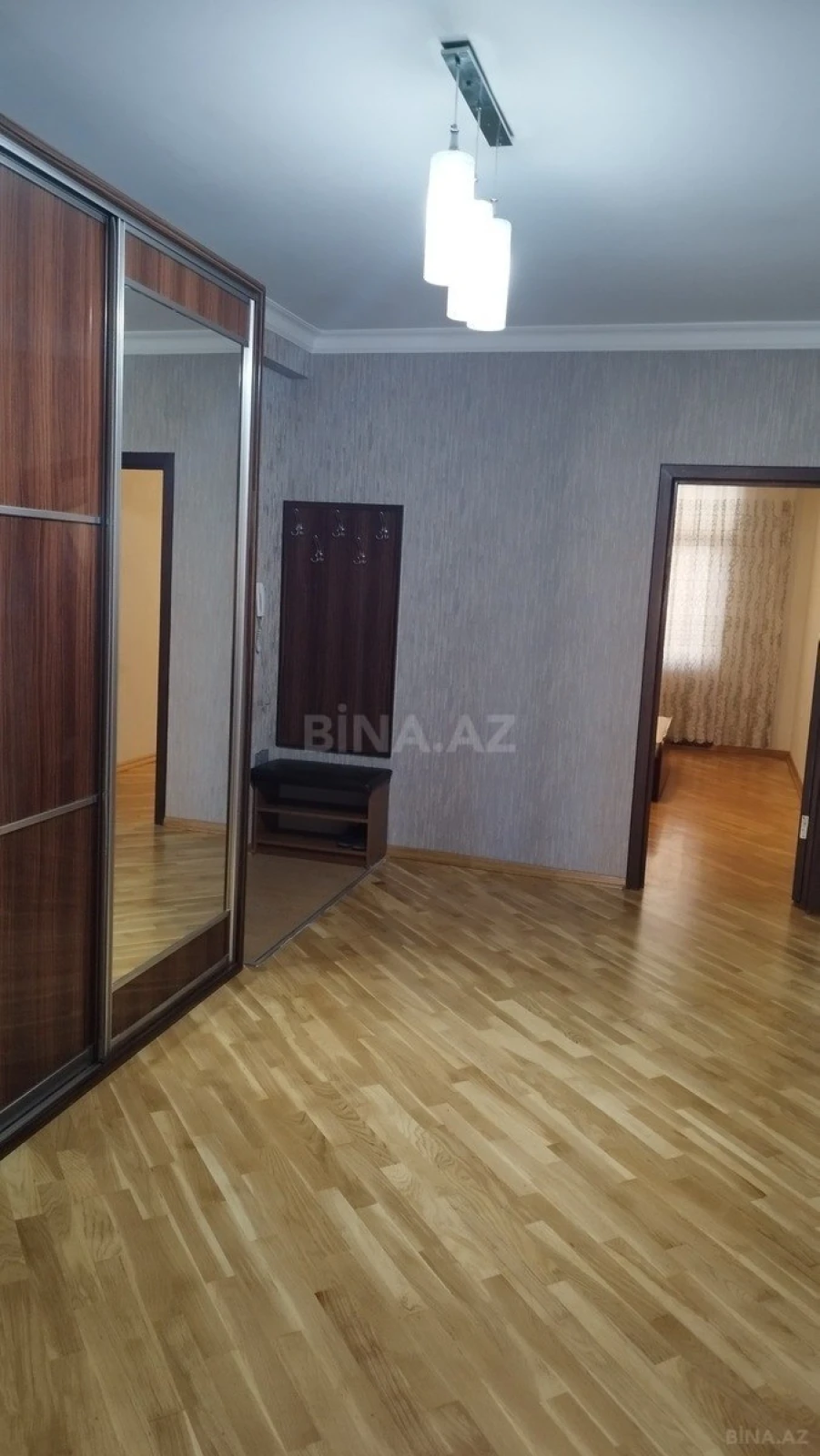 Satılır 3 otaqlı mənzil 124 m²