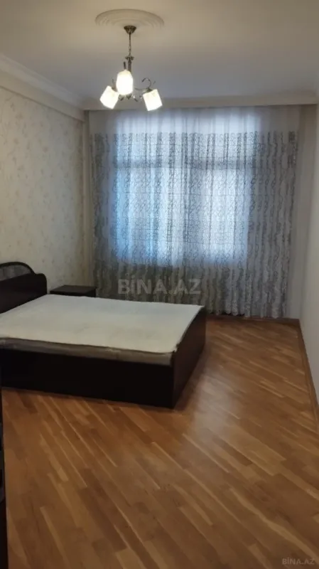 Satılır 3 otaqlı mənzil 124 m²