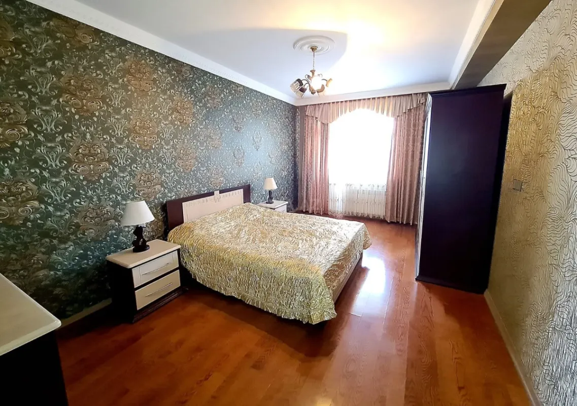 Kirayə verilir 2 otaqlı mənzil 125 m²