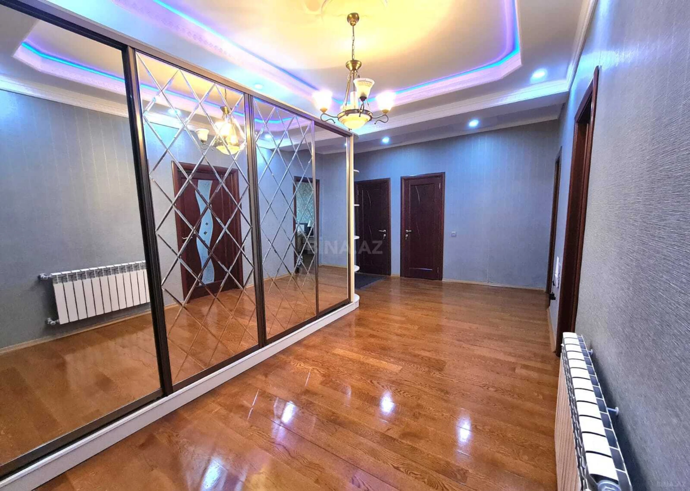 Kirayə verilir 2 otaqlı mənzil 125 m²