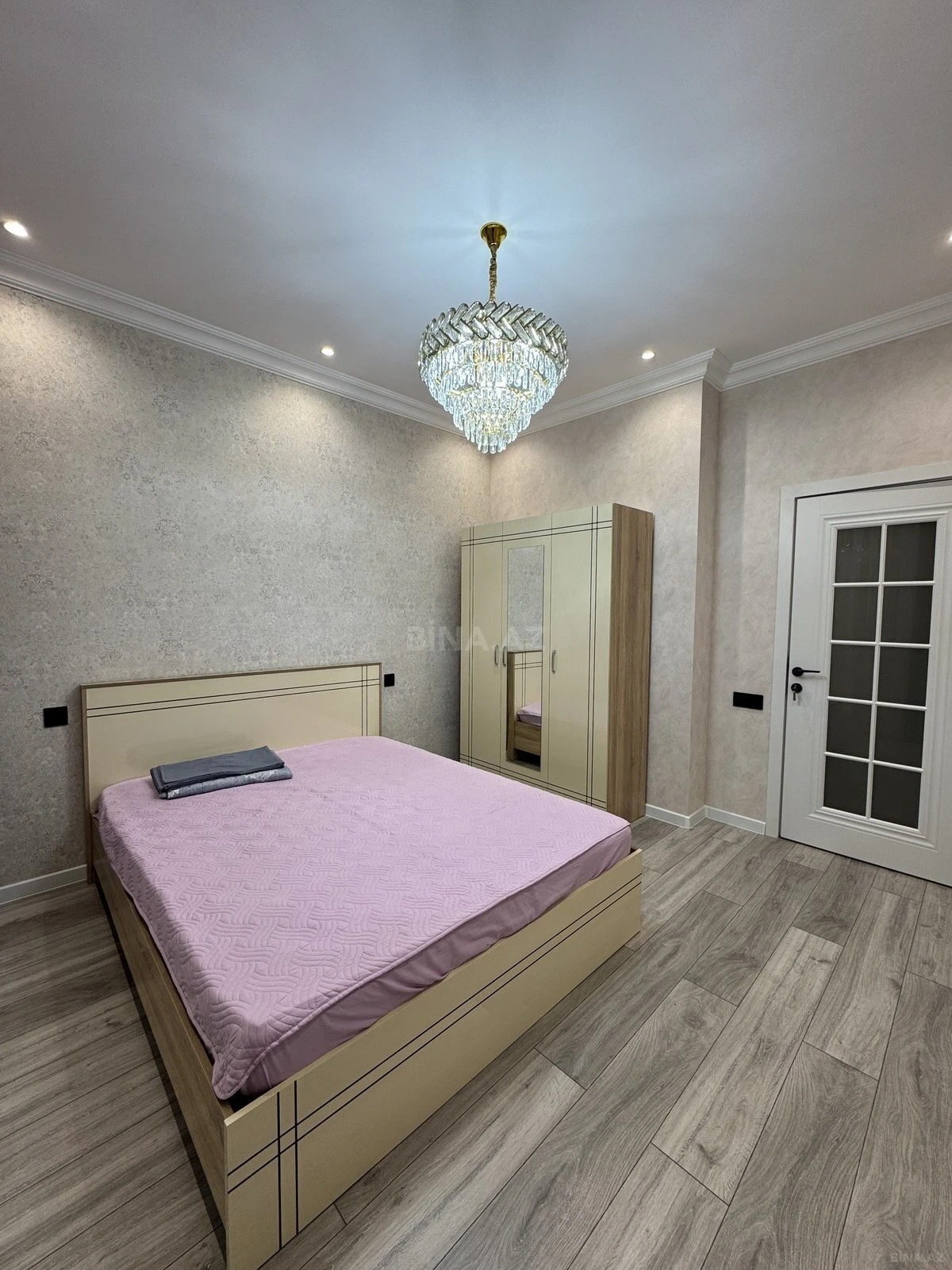 Kirayə verilir 2 otaqlı mənzil 65 m²