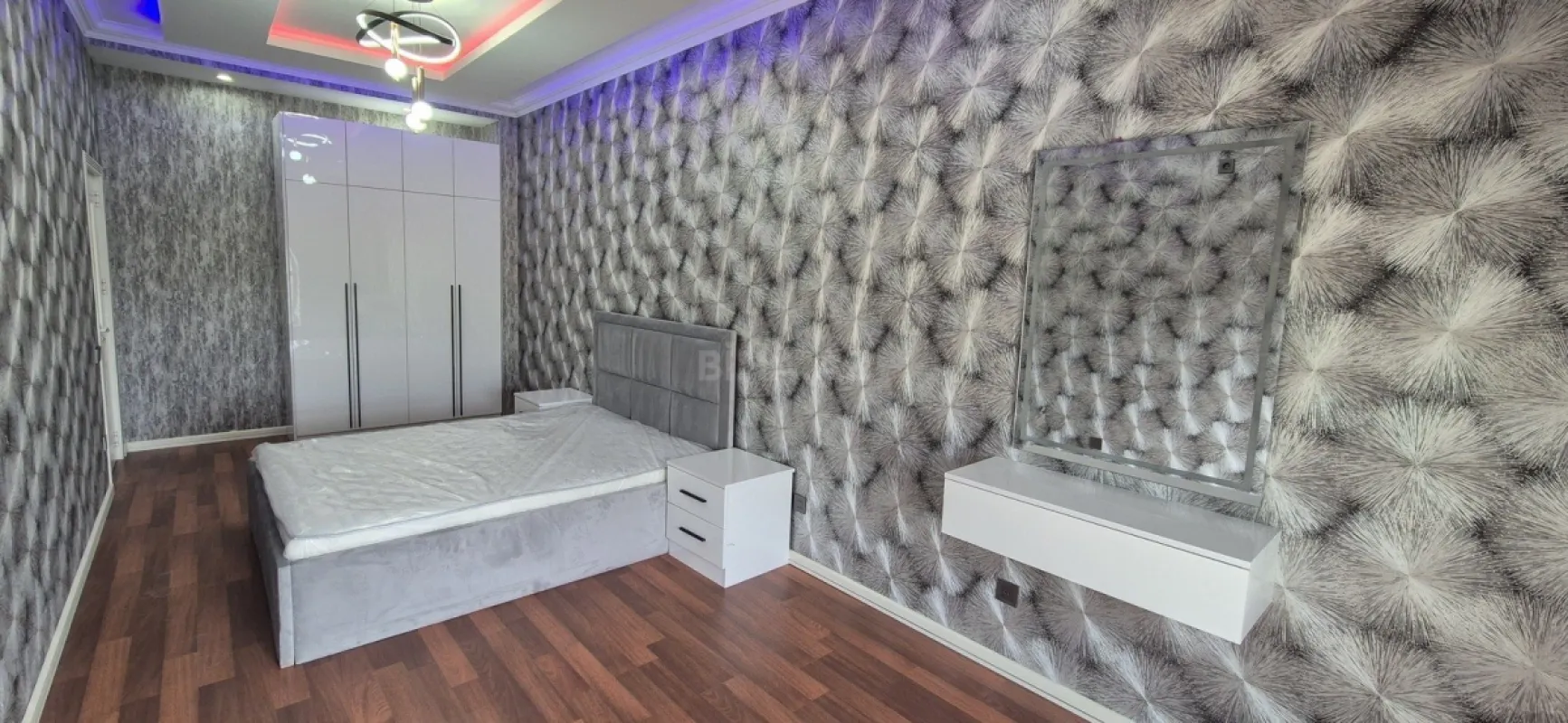 Kirayə verilir 2 otaqlı mənzil 87 m²