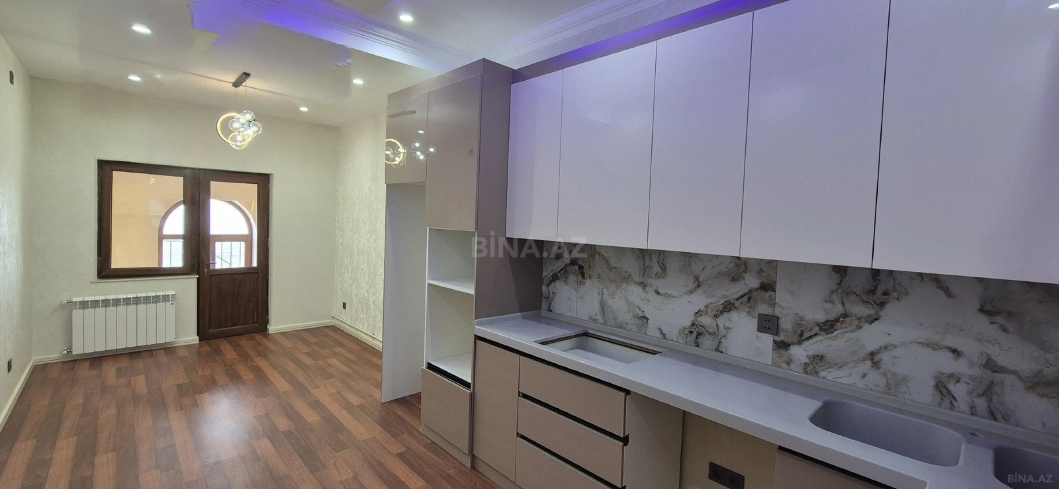 Kirayə verilir 2 otaqlı mənzil 87 m²