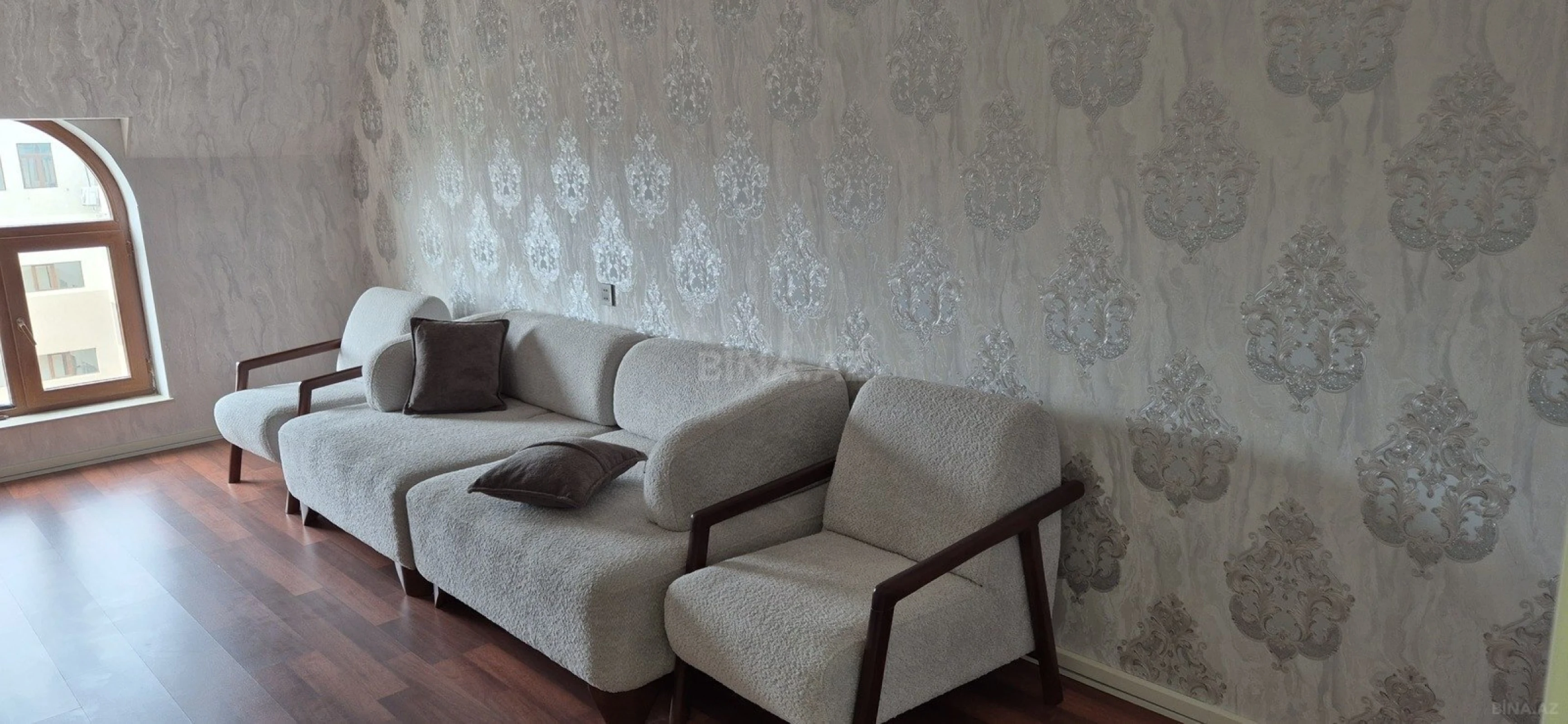 Kirayə verilir 2 otaqlı mənzil 87 m²