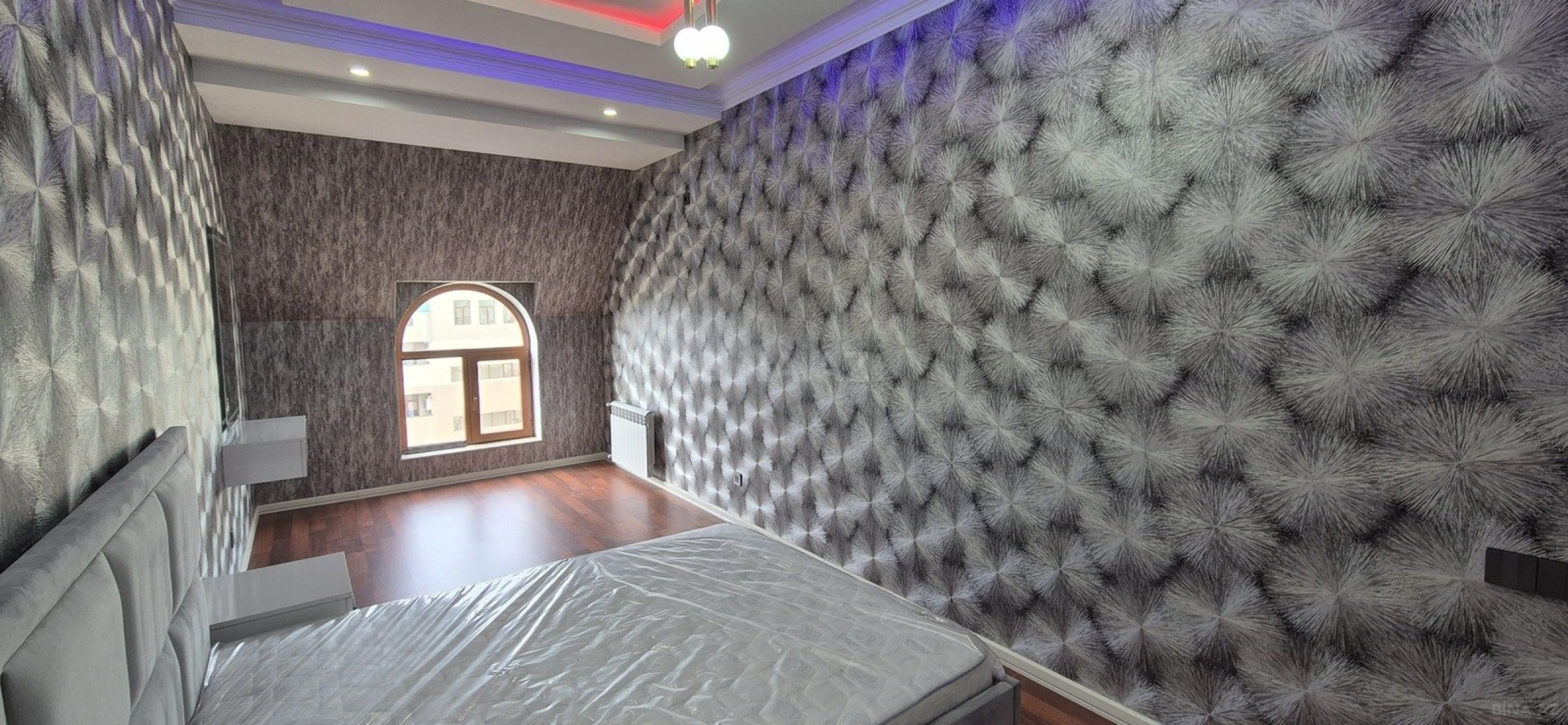 Kirayə verilir 2 otaqlı mənzil 87 m²