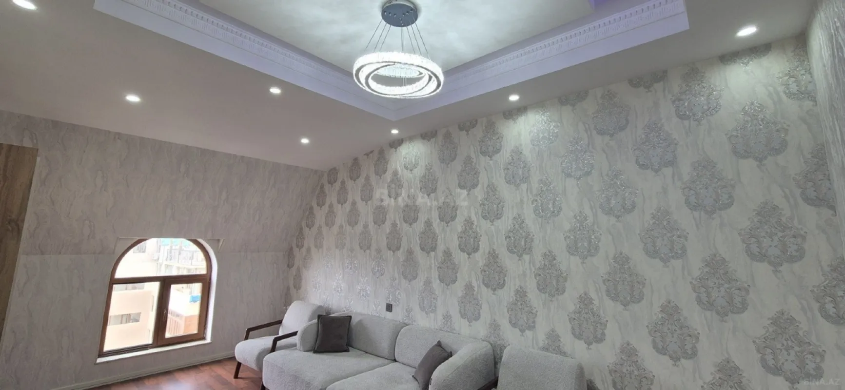 Kirayə verilir 2 otaqlı mənzil 87 m²