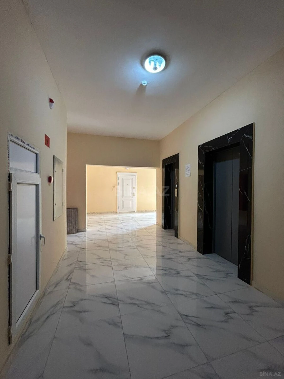 Satılır 3 otaqlı mənzil 117.5 m²