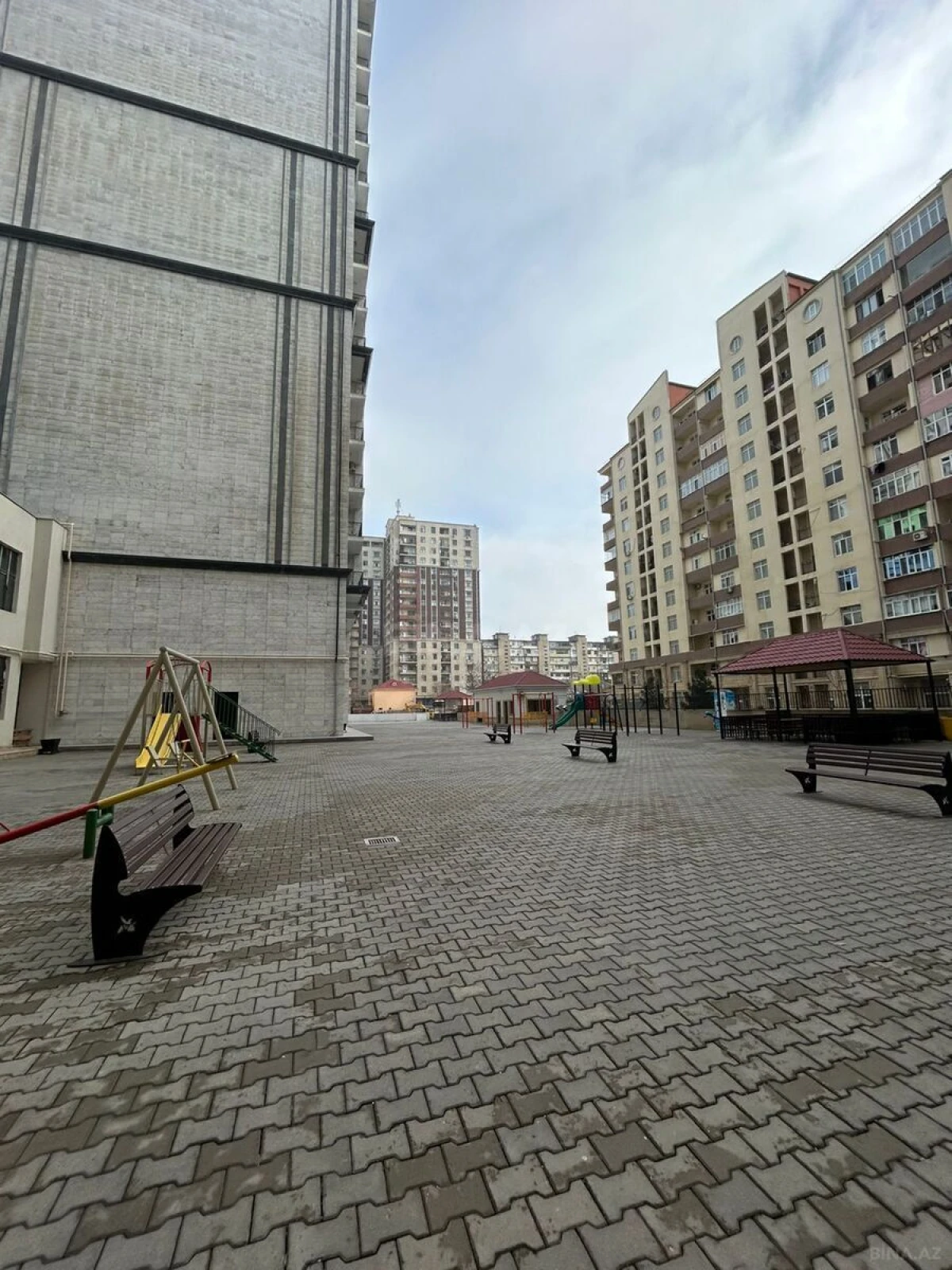 Satılır 3 otaqlı mənzil 117.5 m²