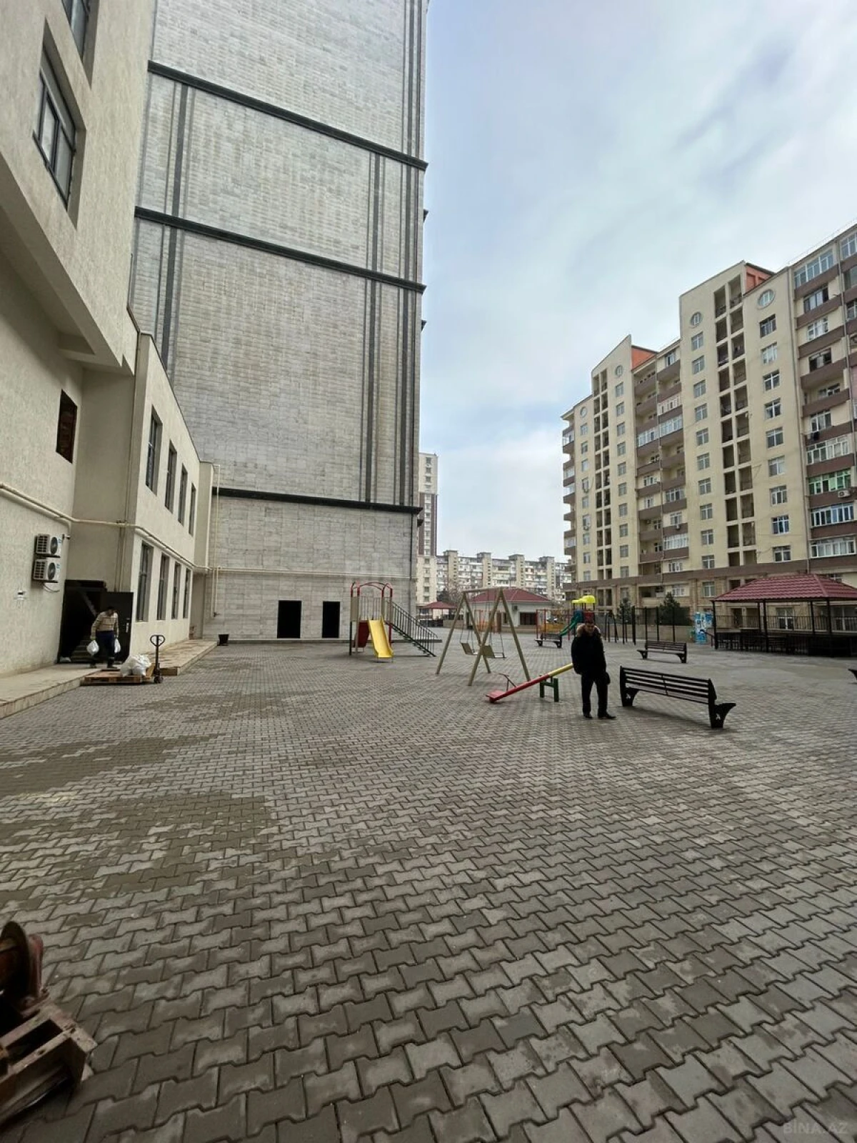 Satılır 3 otaqlı mənzil 117.5 m²