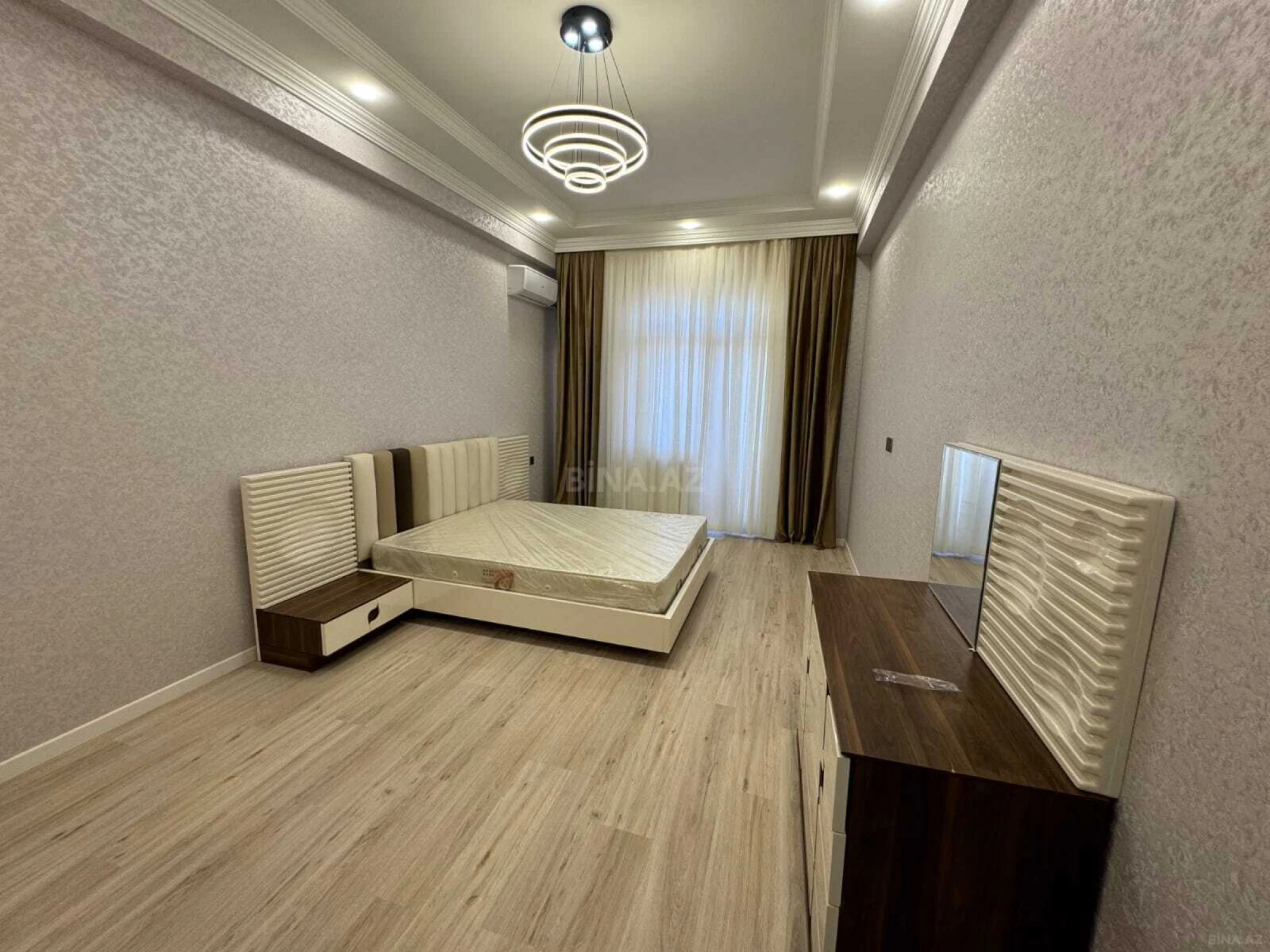 Kirayə verilir 3 otaqlı mənzil 115 m²