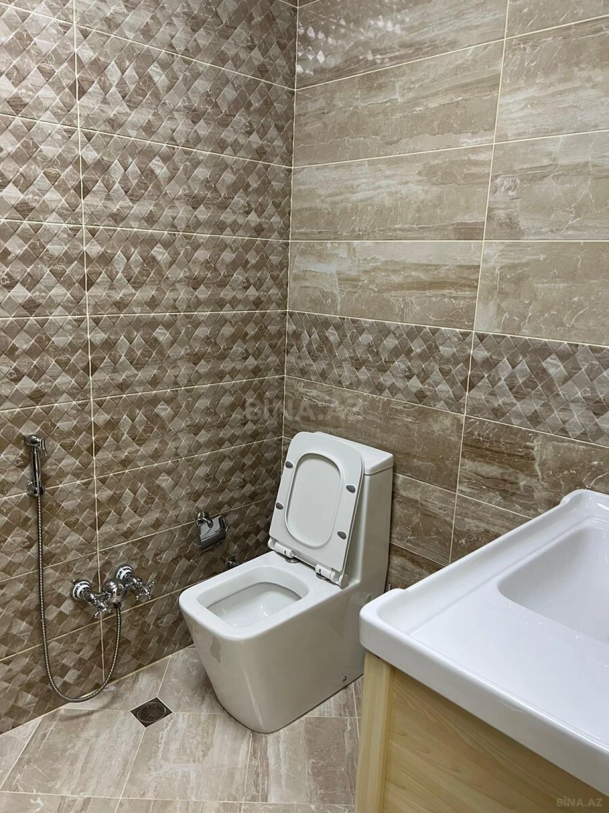 Kirayə verilir 2 otaqlı mənzil 91 m²