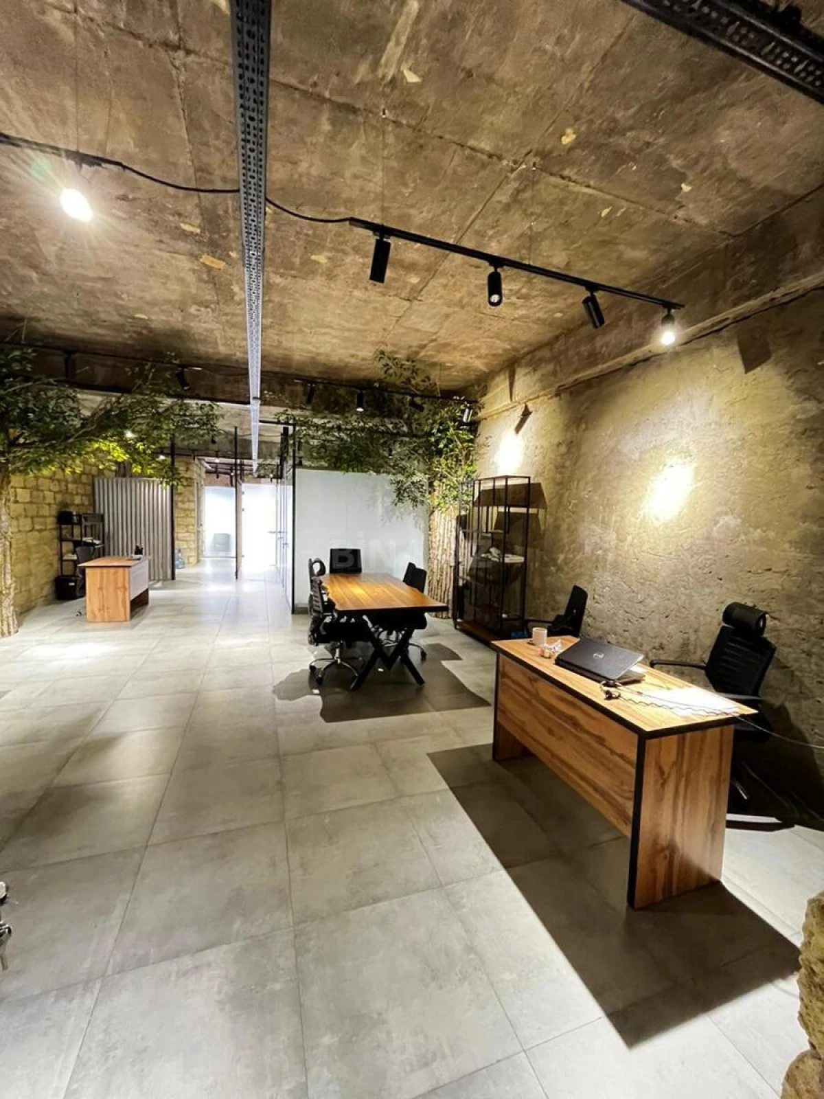 Kirayə verilir 2 otaqlı ofis 115 m²